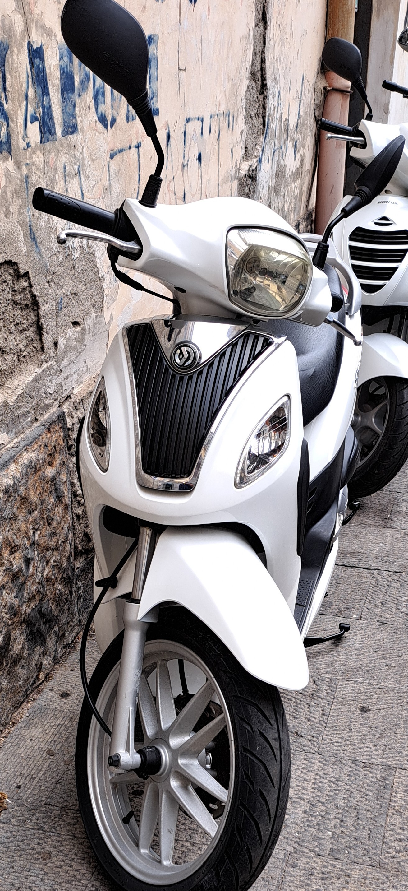 Noleggio Moto SYM SINPHONY 150 Napoli