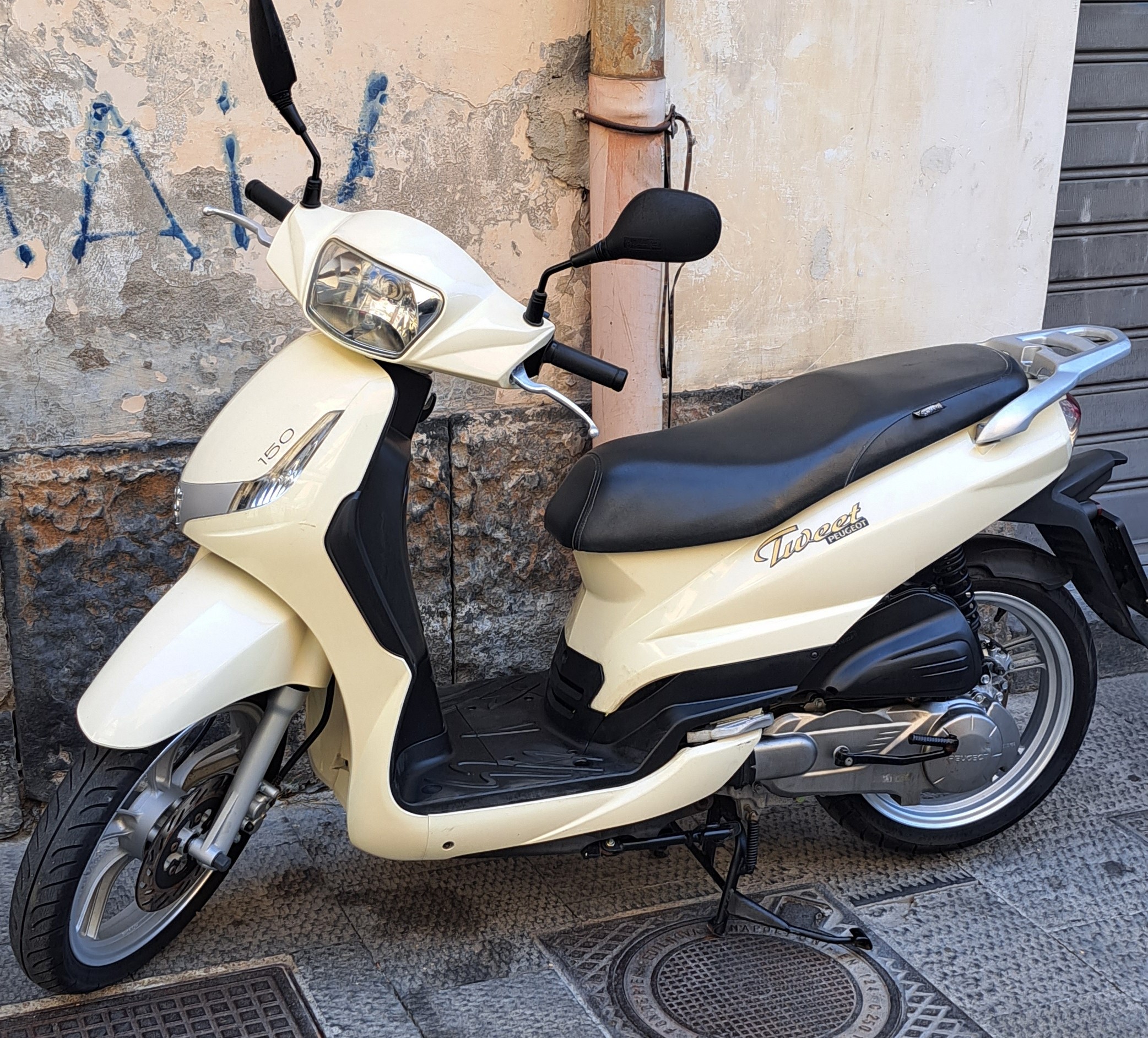 Noleggio Moto Twett 150 Napoli