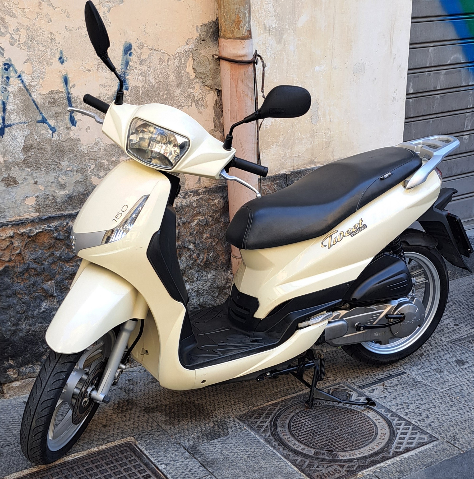 Noleggio Moto Twett 150 Napoli